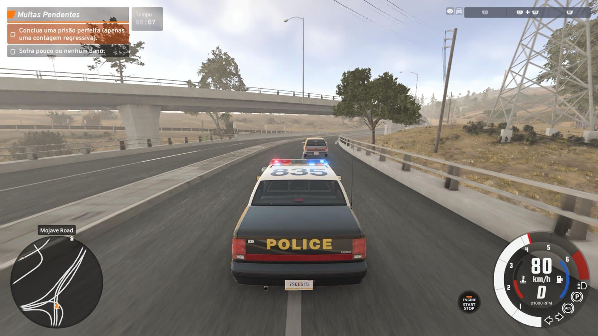 Em Multas Pendentes, a prisão perfeita exige alcançar o suspeito sem destruir a própria viatura. Captura feita pelo Acerto Games no PS5.