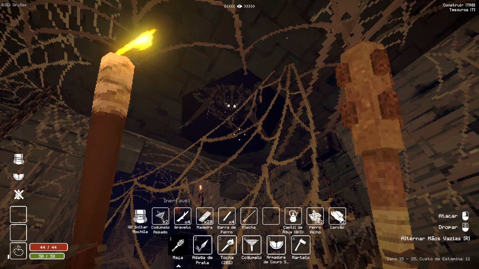 Teias em uma passagem da masmorra e itens coletados durante a exploração. Captura do jogo Deep Dish Dungeon.