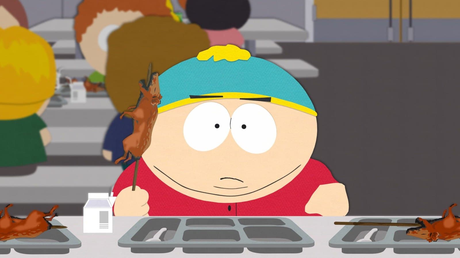 Cartman no refeitório da escola segura um porquinho-da-índia no espeto, em cena do episódio Guinea Pig on a Stick, de South Park