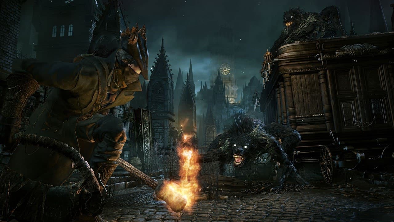 Um caçador enfrenta os moradores de Yharnam em Bloodborne.